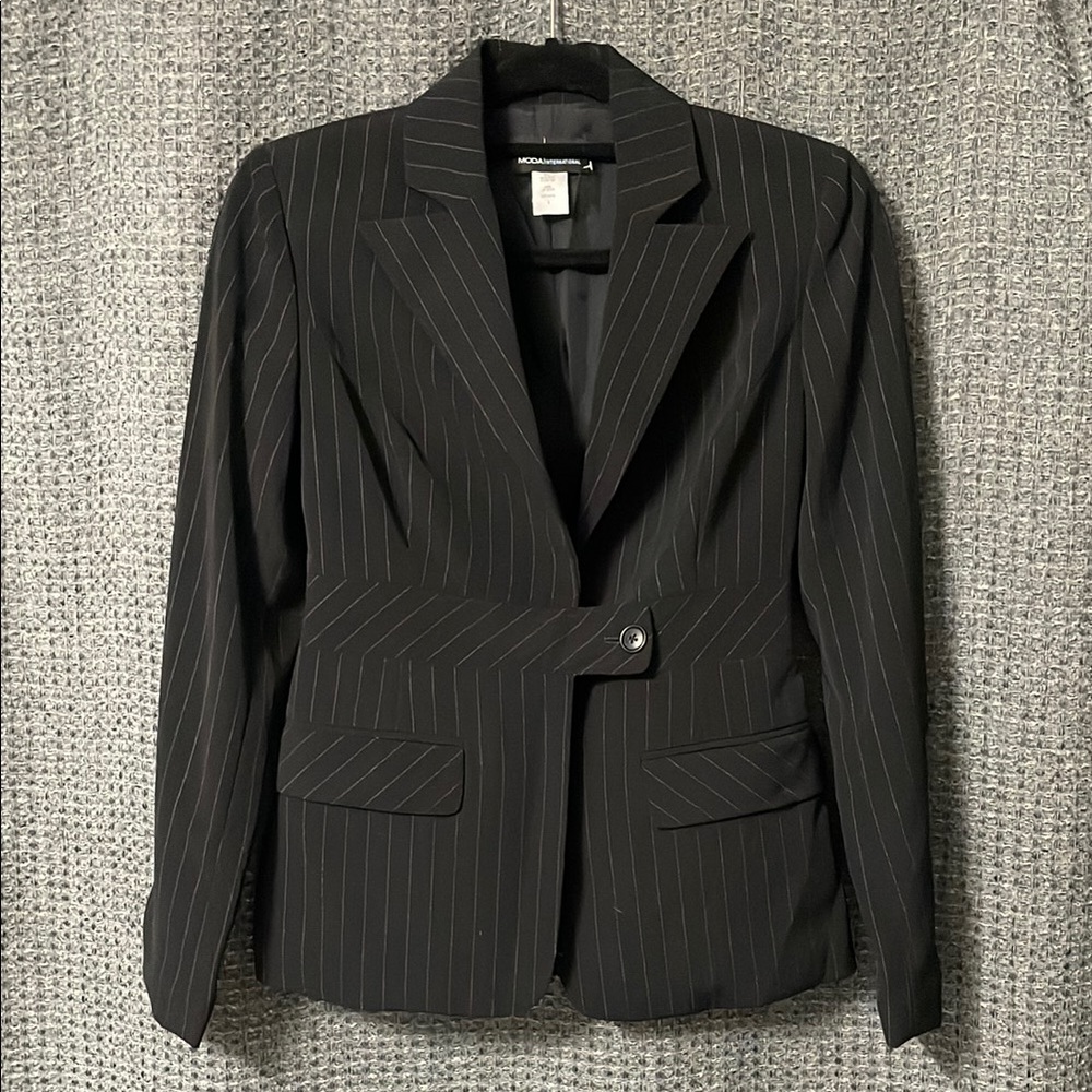 Moda International Black Blazer with Notched Lapels and Tailored Fit